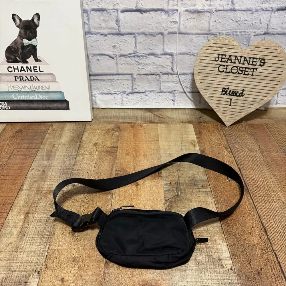 Lululemon everywhere belt bag 1L black